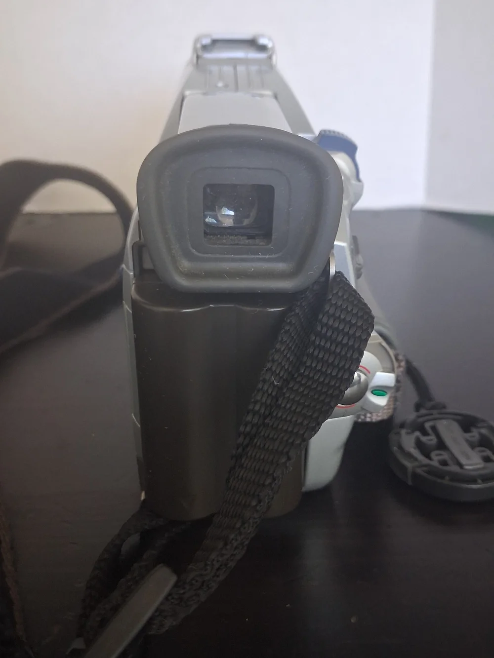 Canon ZR25MC Mini DV Camcorder w/ Bag, Batteries, and Cables TESTED